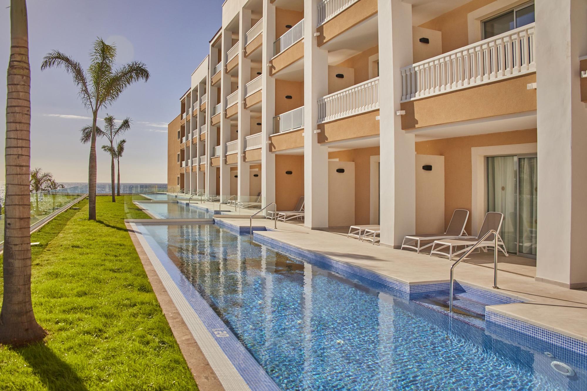 Bahia Principe Fantasia Tenerife San Miguel de Abona Exterior foto A swim-up room at the Iberostar Grand Hotel at Playa de Palma, Mallorca, Spain