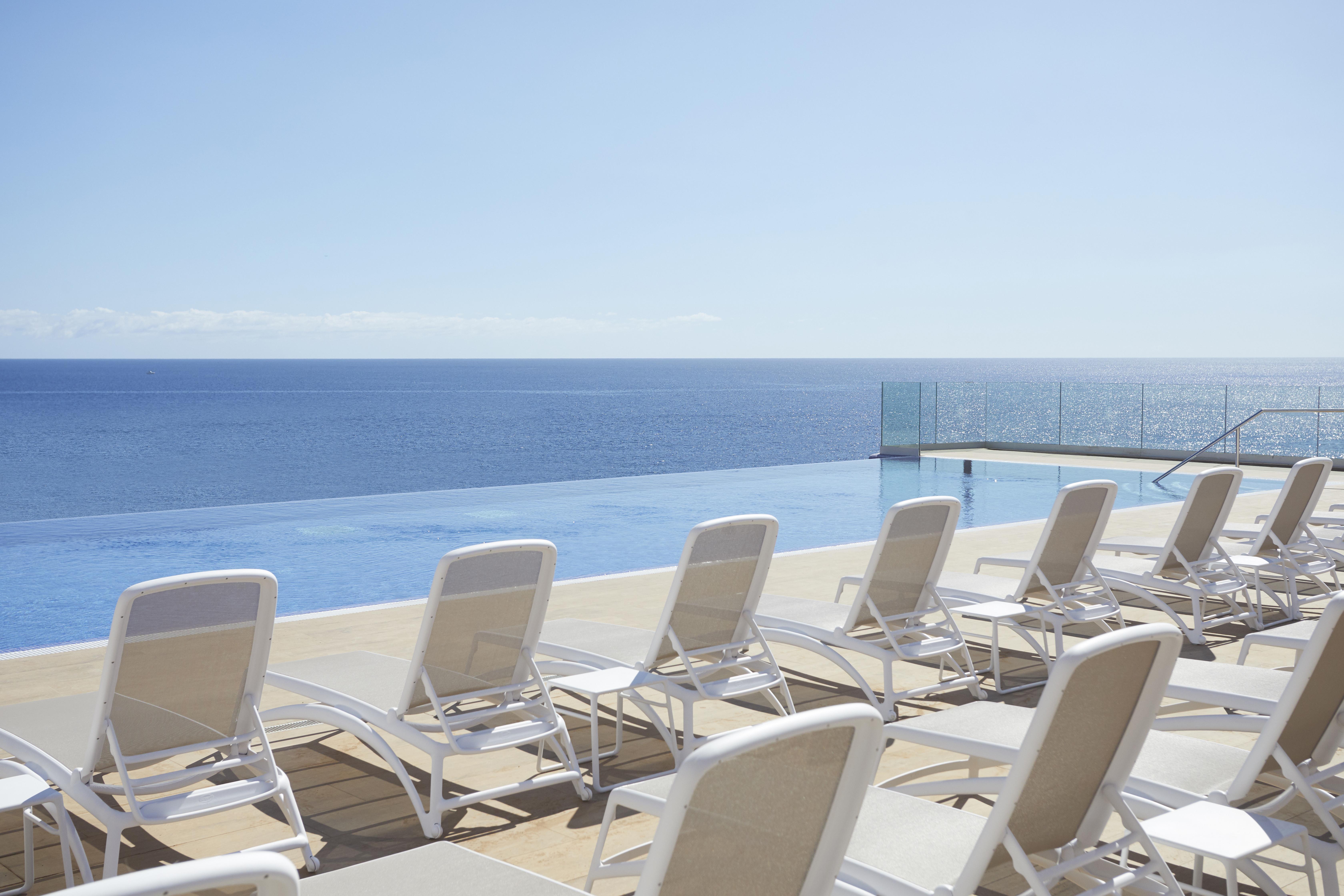 Bahia Principe Fantasia Tenerife San Miguel de Abona Exterior foto Infinity pool at the hotel